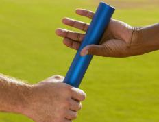 开云体育登录-圣西罗与凯旋门之外，当足球成为战火中的慰藉