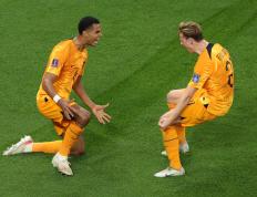 开云体育APP下载-强强对话：球队激烈争夺胜利