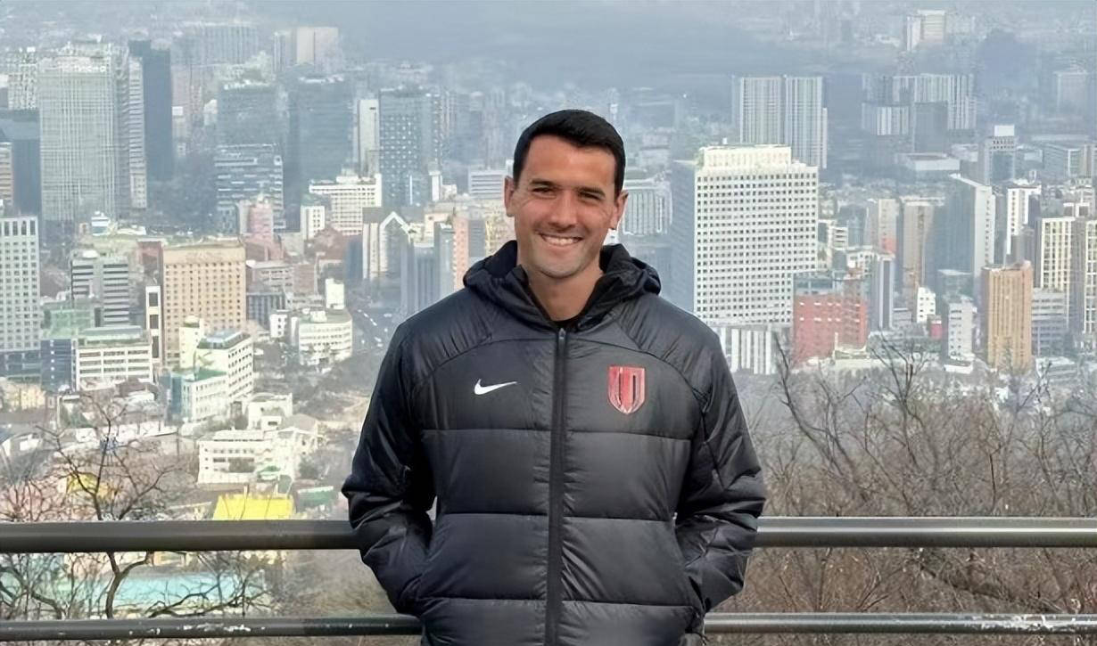 开云官网-法甲劲旅续约主力后卫，稳固球队后防