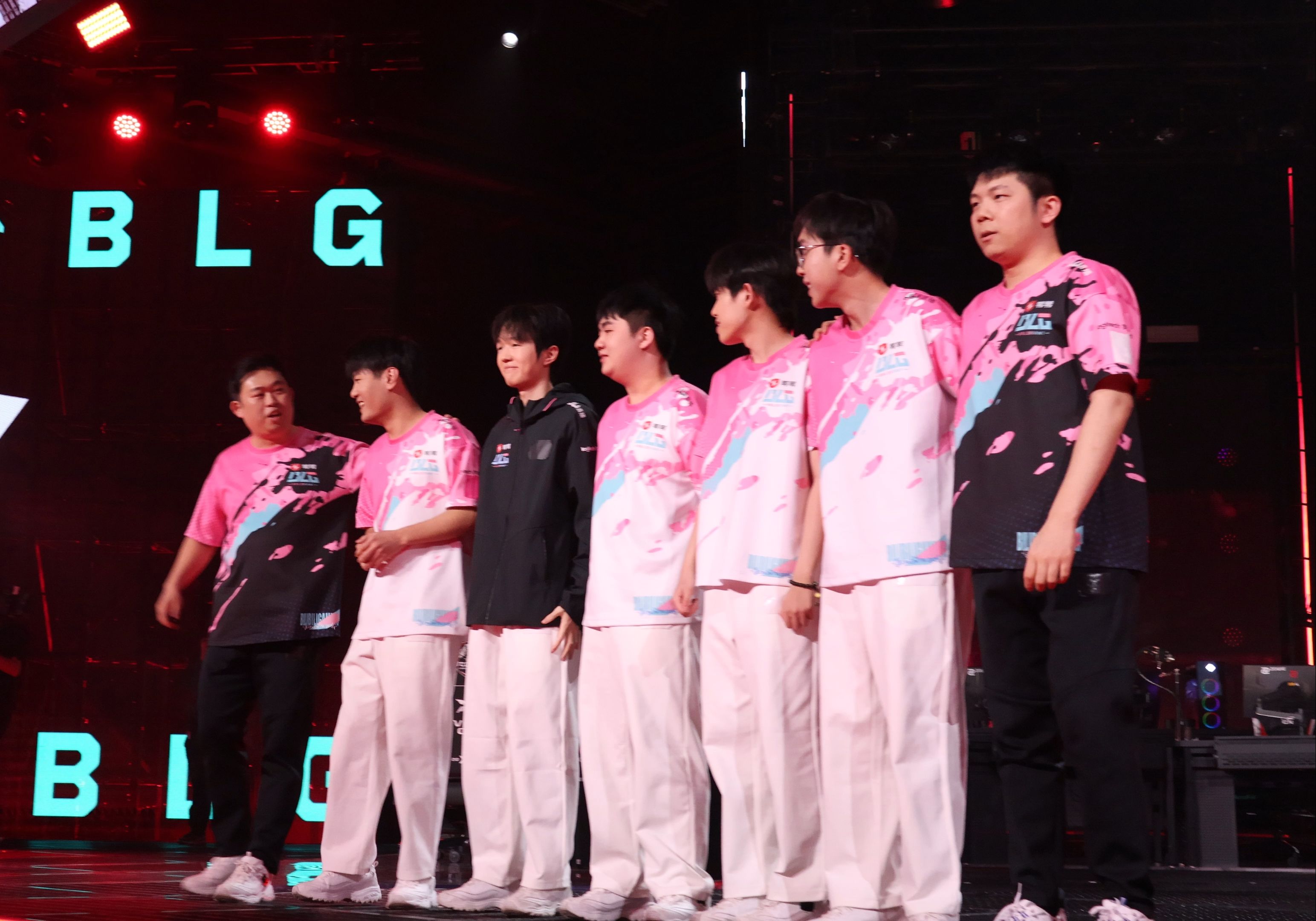 开云官网-PSG横扫TSM,Lehends极限生还后反打激烈交锋小组赛,点燃全场激情的简单介绍