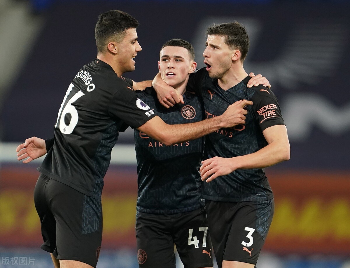 开云体育在线-阿莱克斯·弗格森转战英超，曼联领先优势扩大