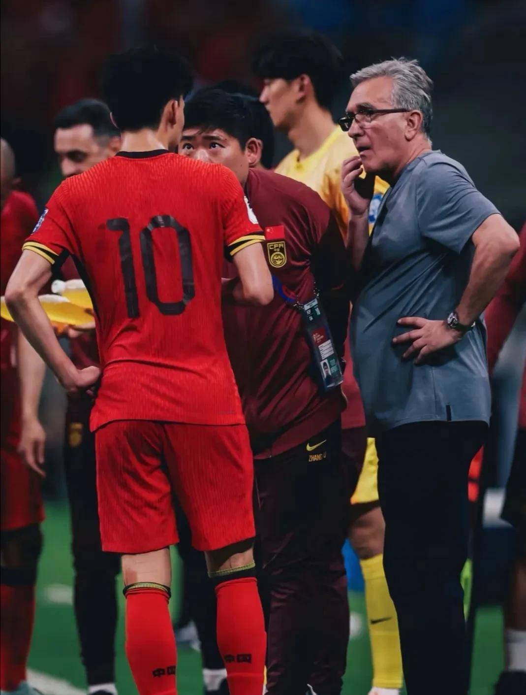 开云平台-足球赛事引发热议,球员表现备受关注