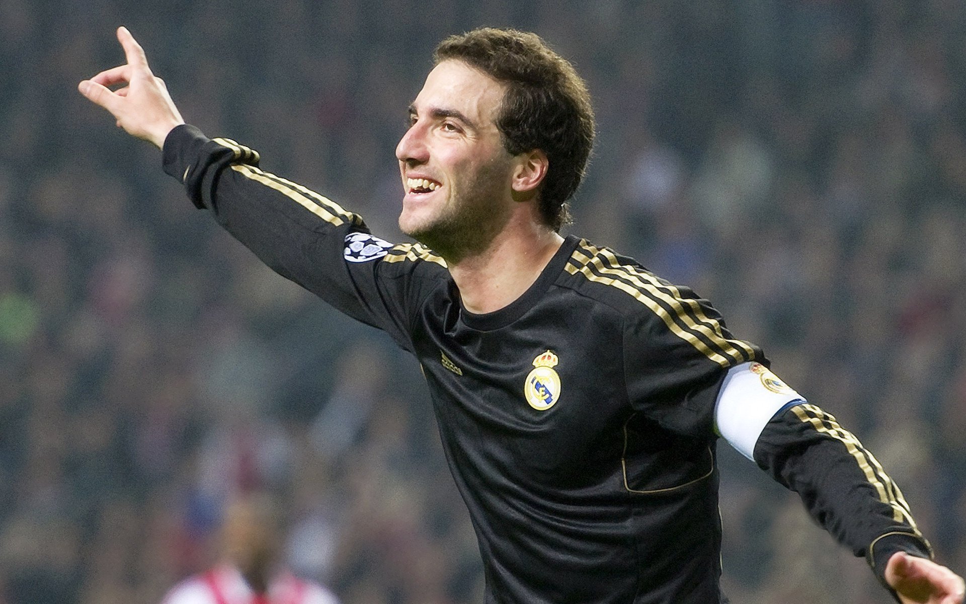 开云官方app入口-猛龙过江！西亚卡姆天神下凡轰44分，广厦主场狂胜广东35分创历史