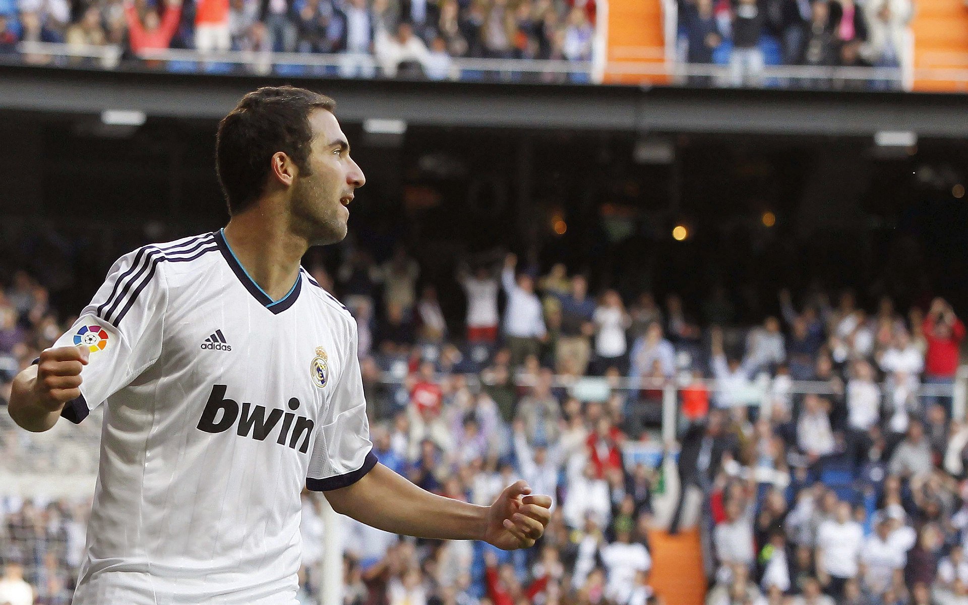 开云官网-圣西罗风暴,AC米兰险胜切尔西背后的世界排名争夺战