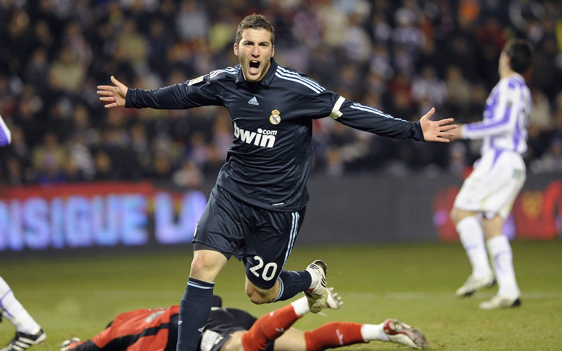 开云APP-巴萨的复仇之战,血洗伊蒂哈德,卡瓦哈尔点燃右路烽火